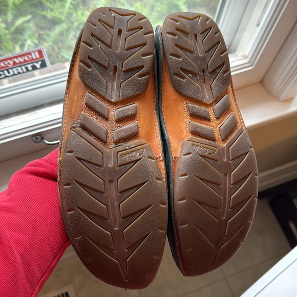 2 pairs of Clarks leather/nubuck shoes - Picture 6 of 7